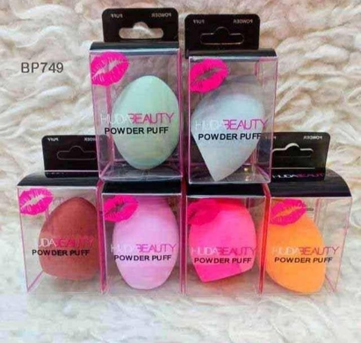 HUDA BEAUTY POWDER PUFF ( BEAUTY BLENDER)